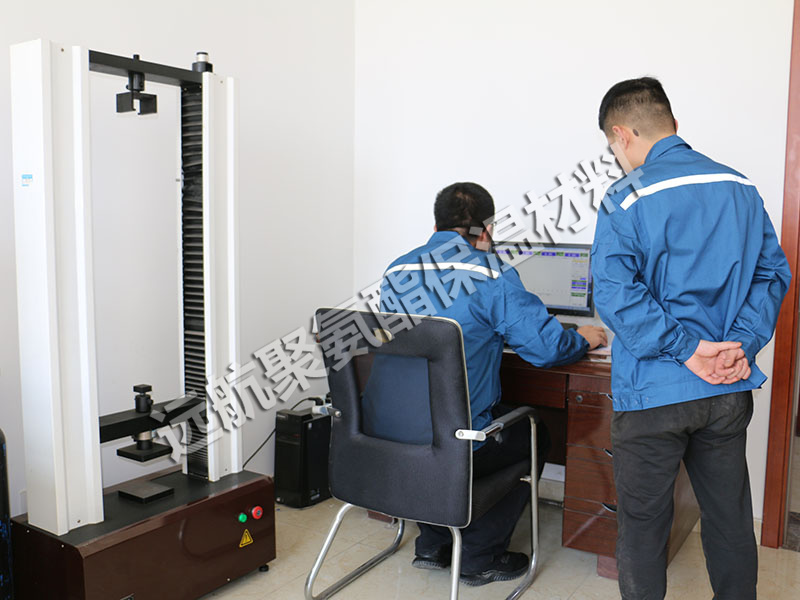 萬能機：測算抗壓強度